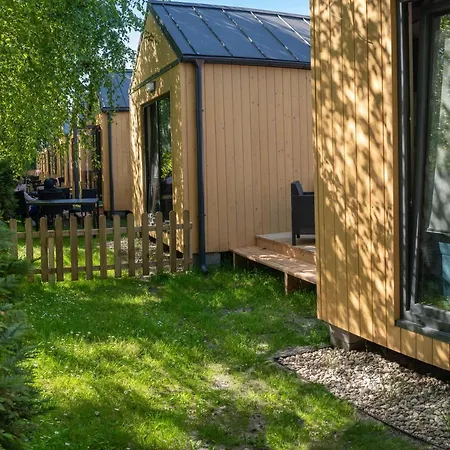 Umili Pod Cyprysami - Surf & Family Lodge *