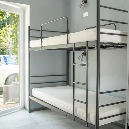 Pod Cyprysami - Surf & Family Lodge *