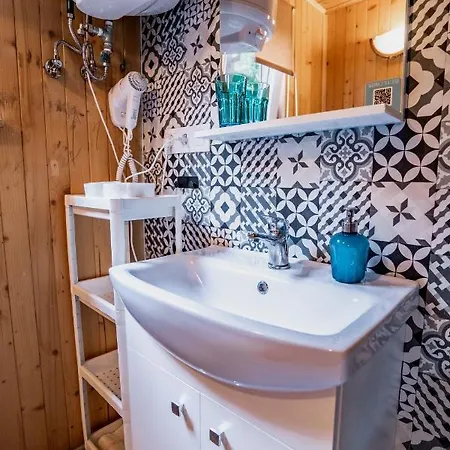 Pod Cyprysami - Surf & Family Lodge *