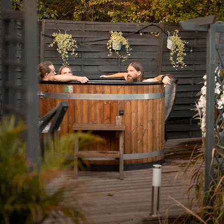 Pod Cyprysami - Surf & Family Chata *