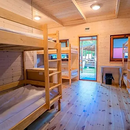 Umili Pod Cyprysami - Surf & Family Lodge *