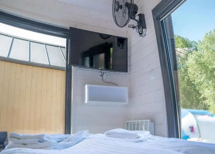 Pod Cyprysami - Surf & Family Alojamento de Turismo Selvagem *